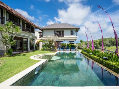 Luxury Villa with Sea View – Butler Service & Spa