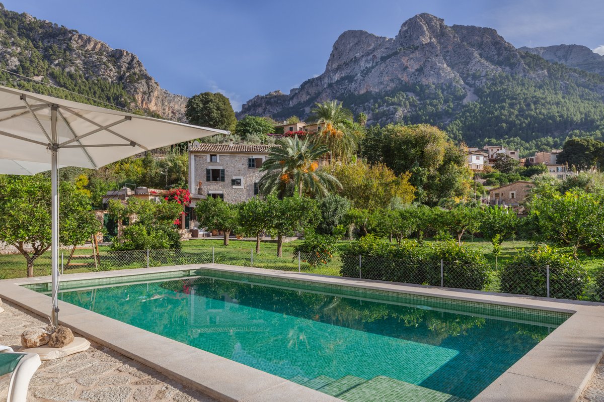 Charming, traditional 4-bedroom finca w/pool & AC