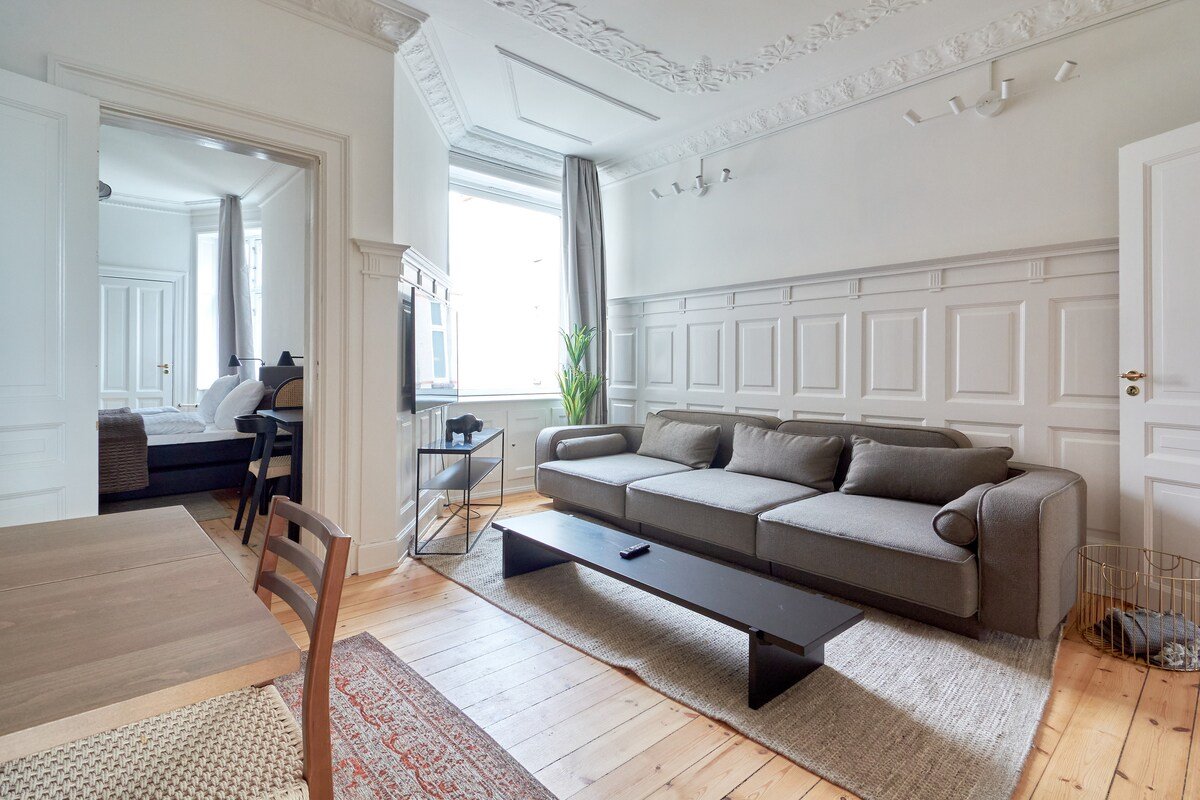 Central 2BR Loft | 6min to Metro & Balcony gallery image 5