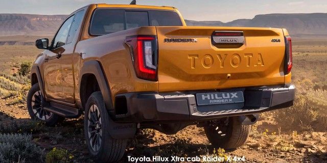 TOYOTA HILUX 2.8 GD-6 RB RAIDER X 4X4 A/T P/U XTRA CAB - 14 