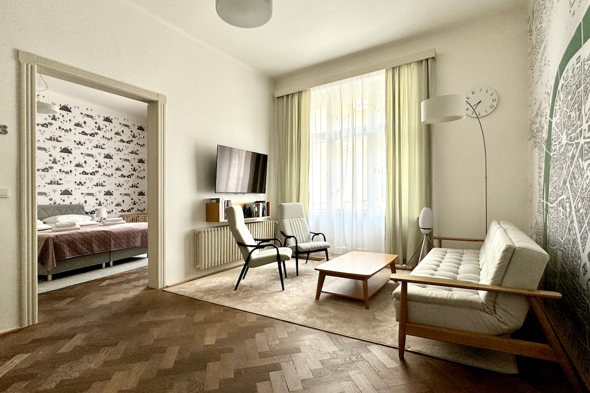 Spacious apartment with 3 bedrooms in Old Town! gallery image 2