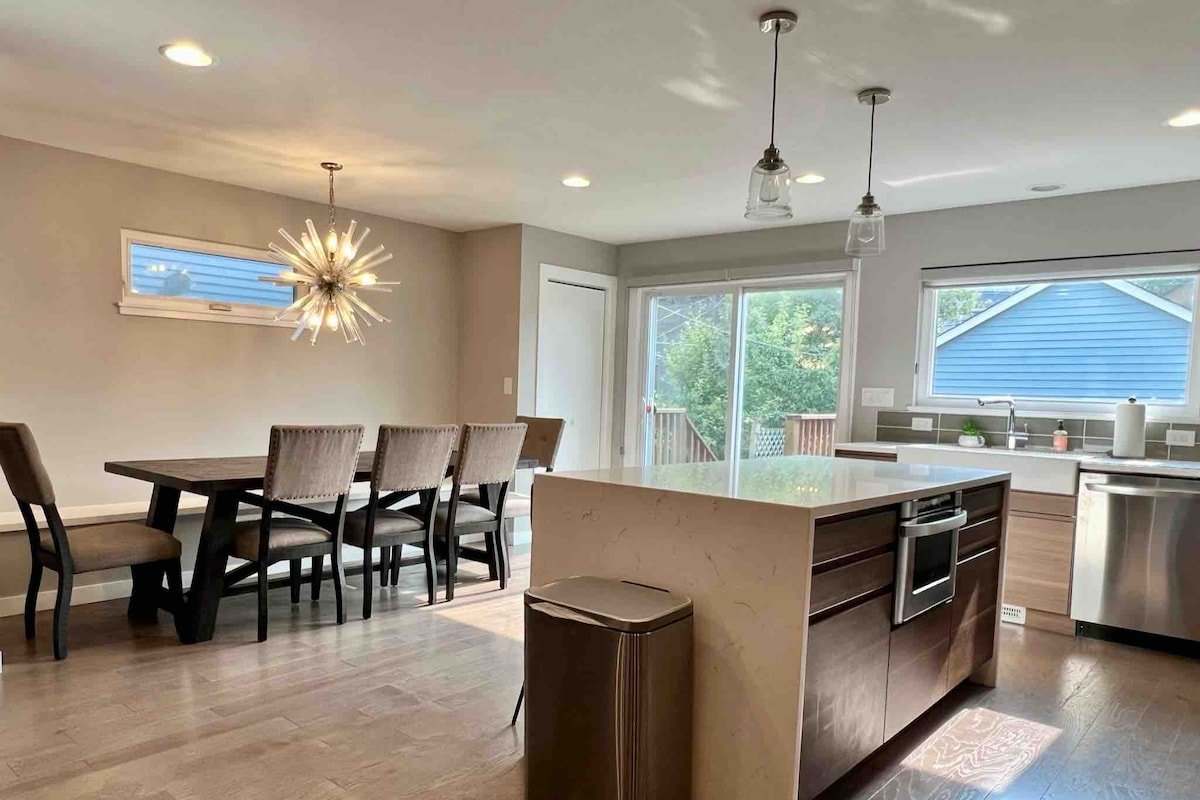 Modern Single-Family Home w/outdoor space + garage gallery image 3