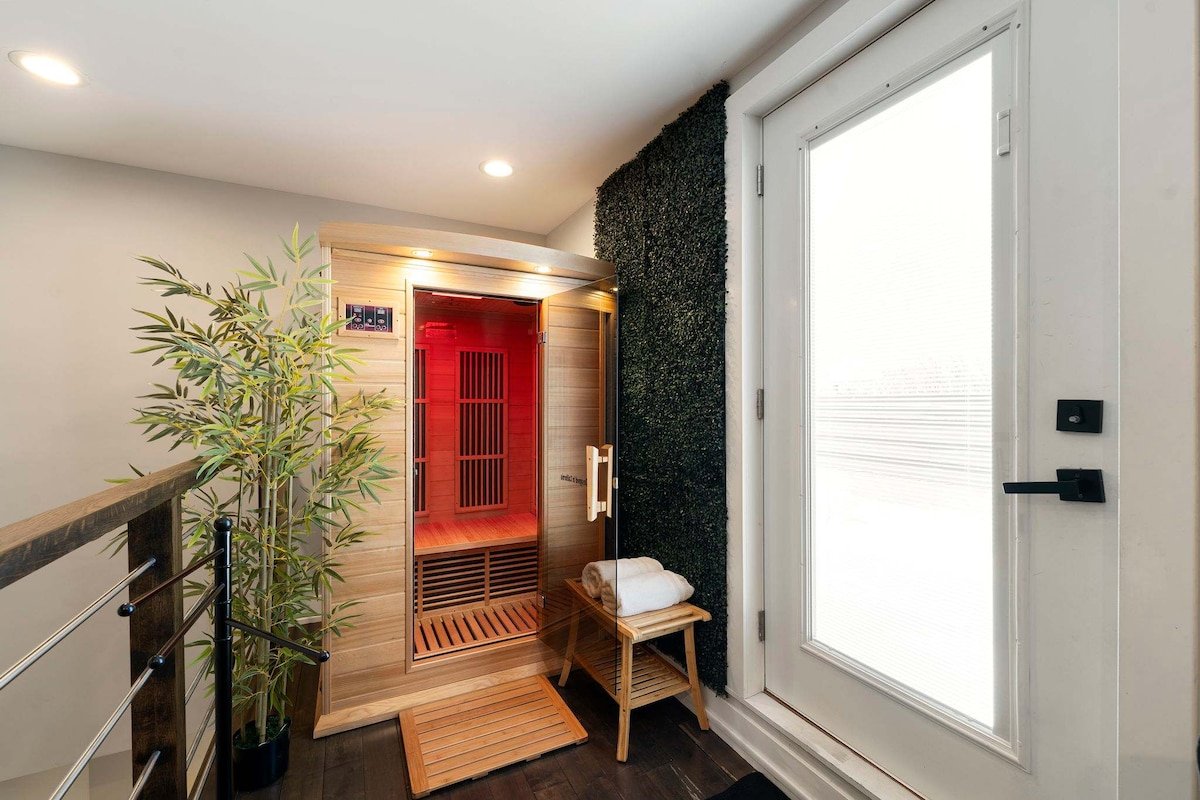 Bucktown Home – Deck, Rooftop, Game Rm, & Garage gallery image 4