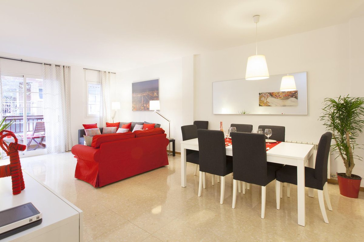 Barcelona apartment for 8 people with terrace