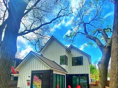 Modern Farmhouse blocks from Rainey and Downtown
