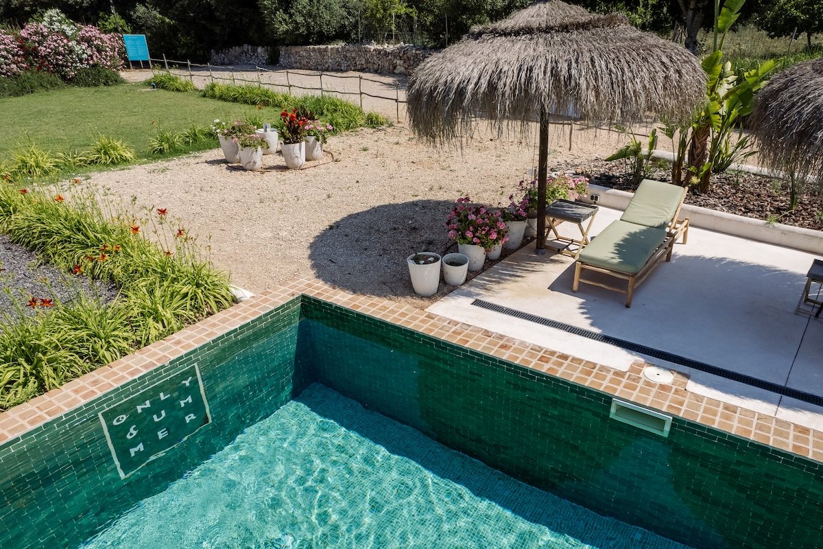 Inifinity pool- Panoramic views- Privacy- Nature gallery image 4