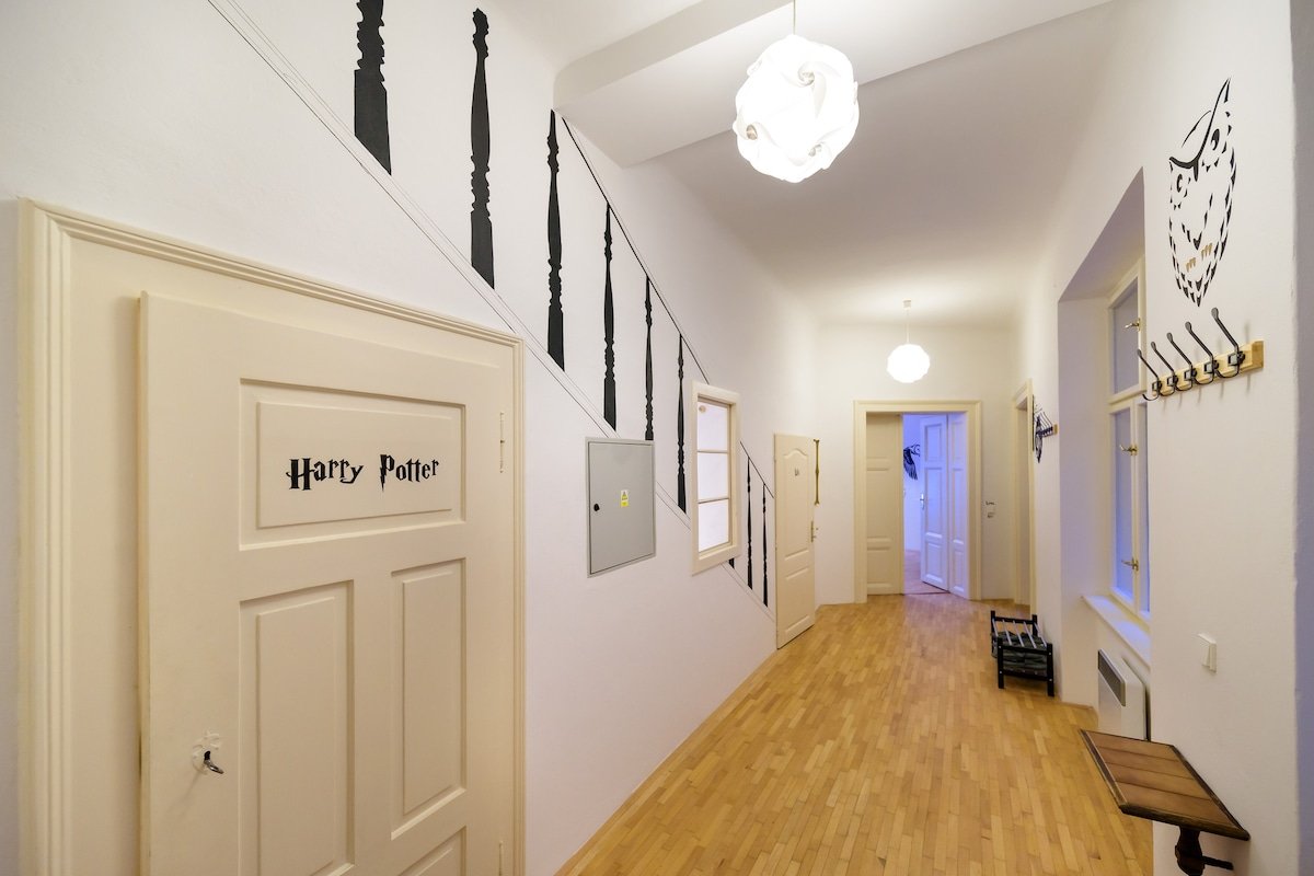 4BR+2.5BATH Amazing HARRY POTTER’S apt at OLD TOWN gallery image 5