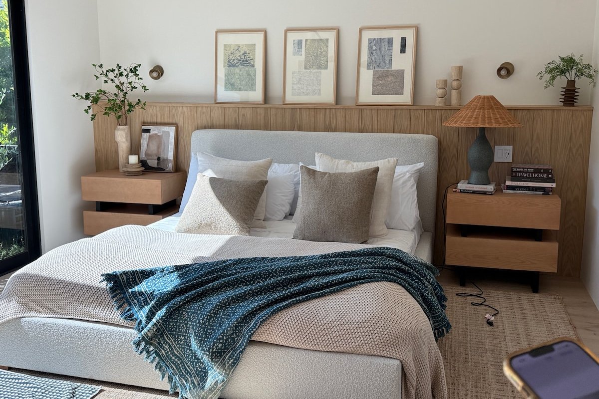 NEW! Sherman Oaks Luxury Retreat w/ Saltwater Pool gallery image 3