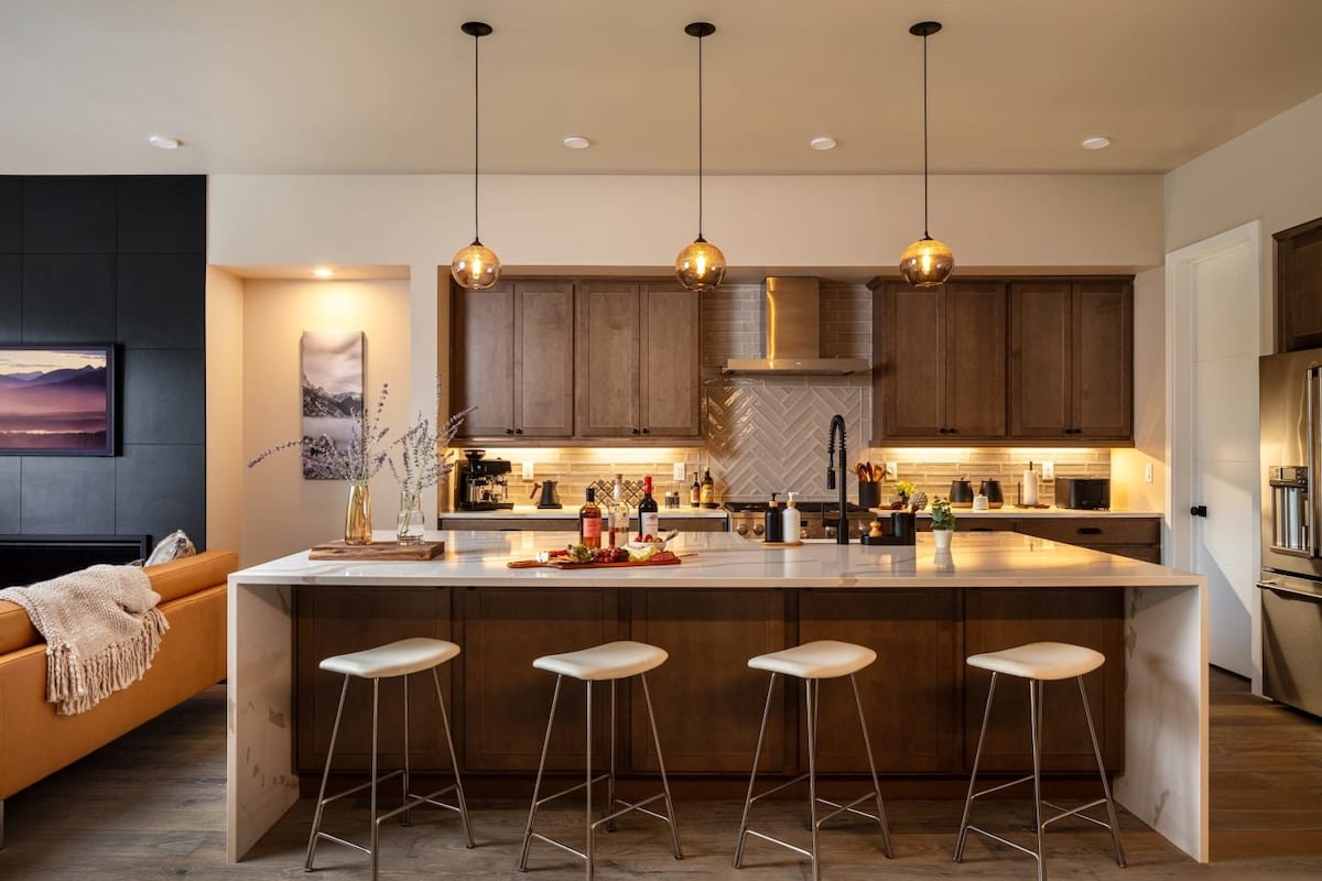 Luxury Mountain Views Downtown Bozeman gallery image 3