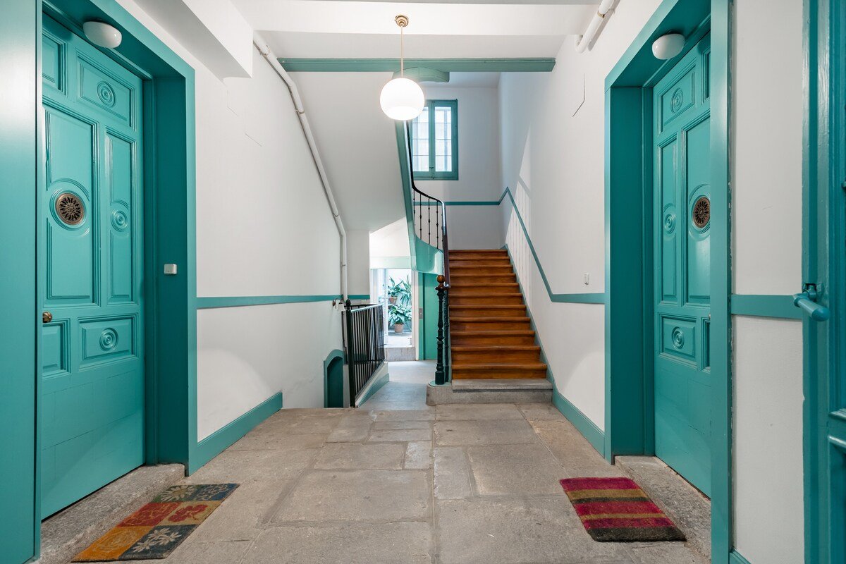 Charming Rustic-Chic Apartment Close to Historic Sites gallery image 4