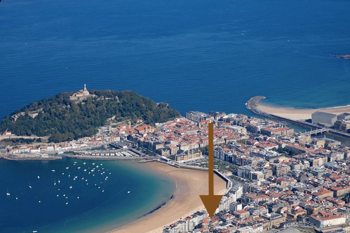 Zubieta Plaza: 1 min from La Concha Beach gallery image 5