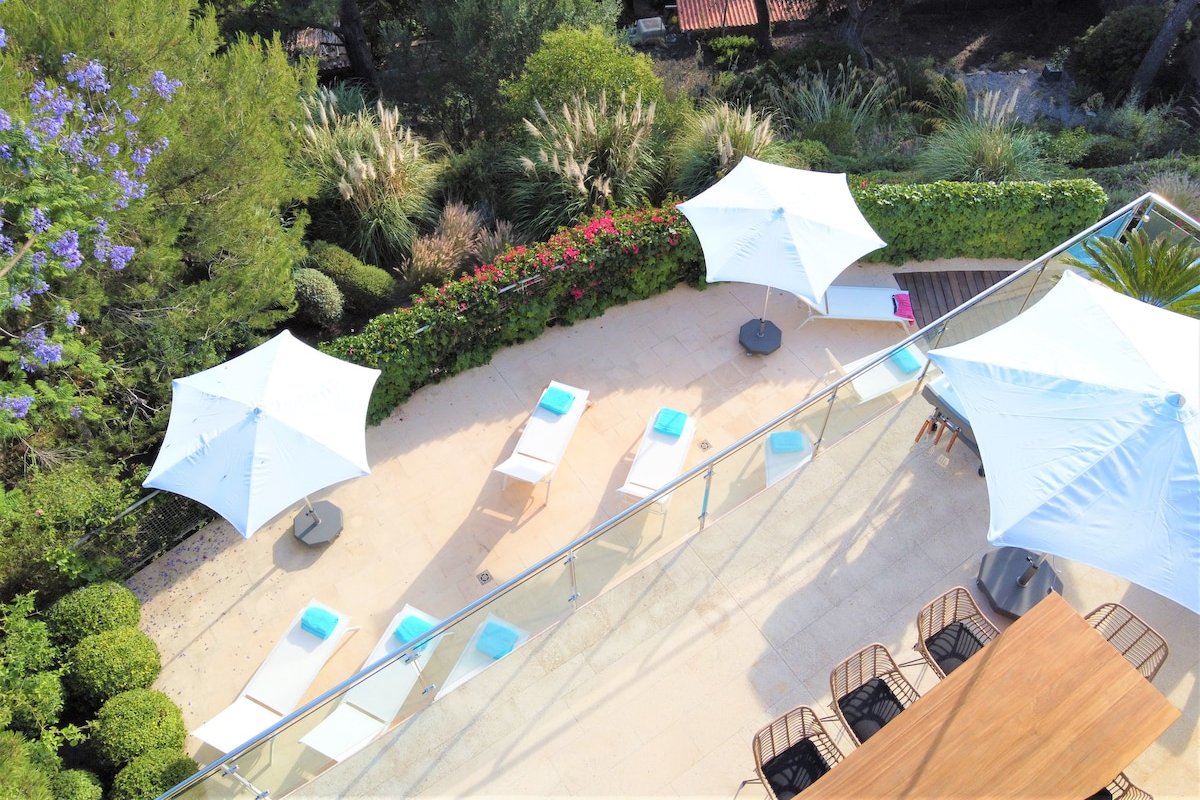 Idyllic 6 bed villa, stunning views & heated pool gallery image 5