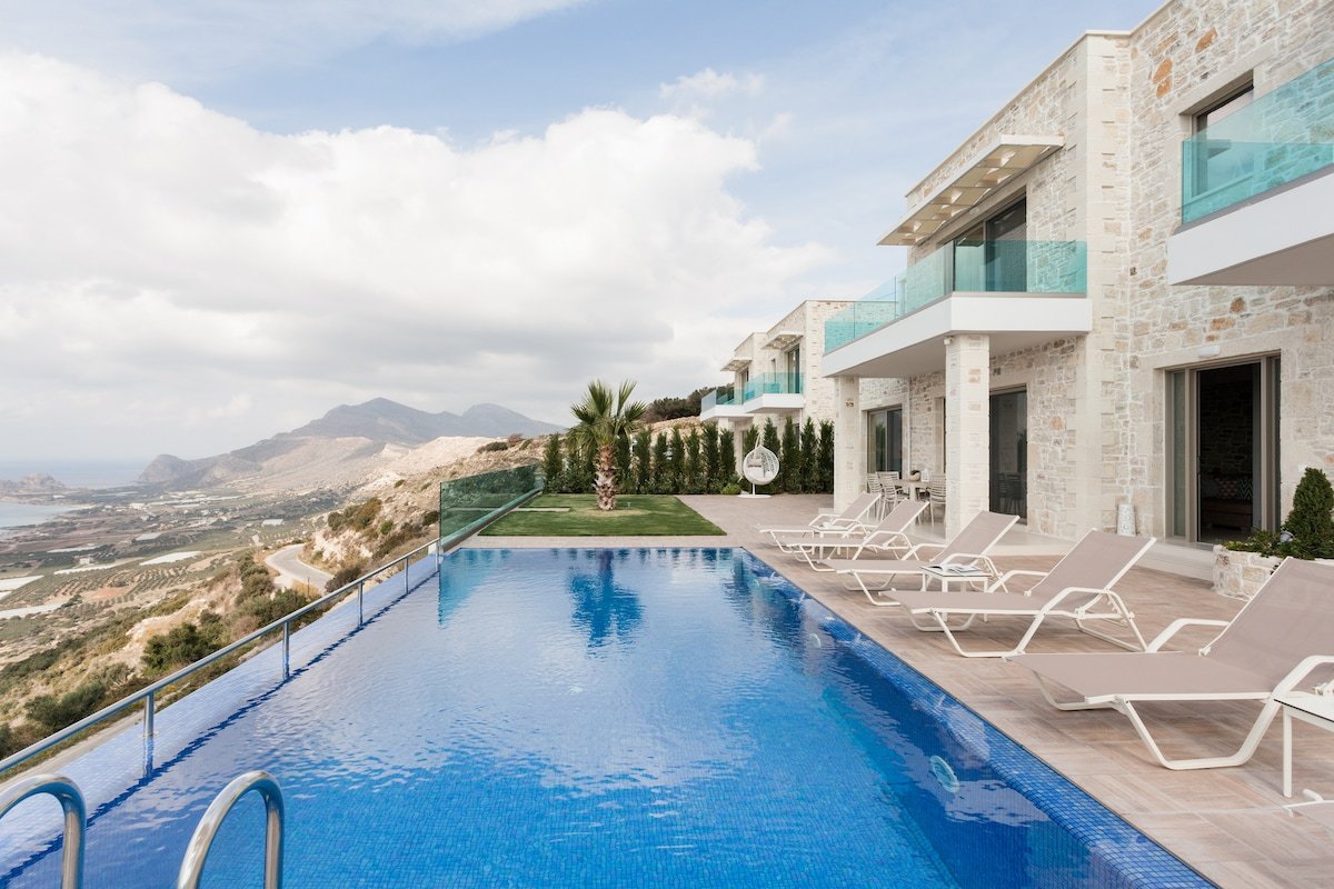 Poolside Villa with Spectacular Ocean Views gallery image 2