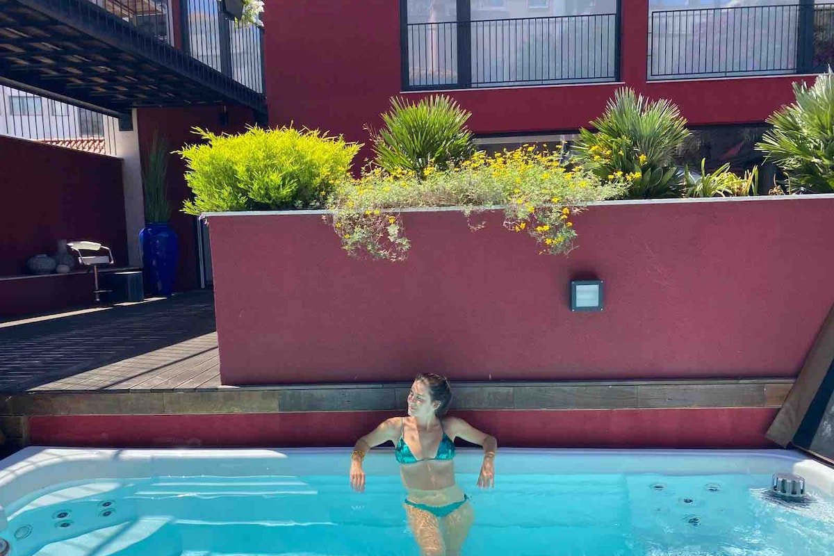 Central Luxury Apartment with terrace and jacuzzi gallery image 2