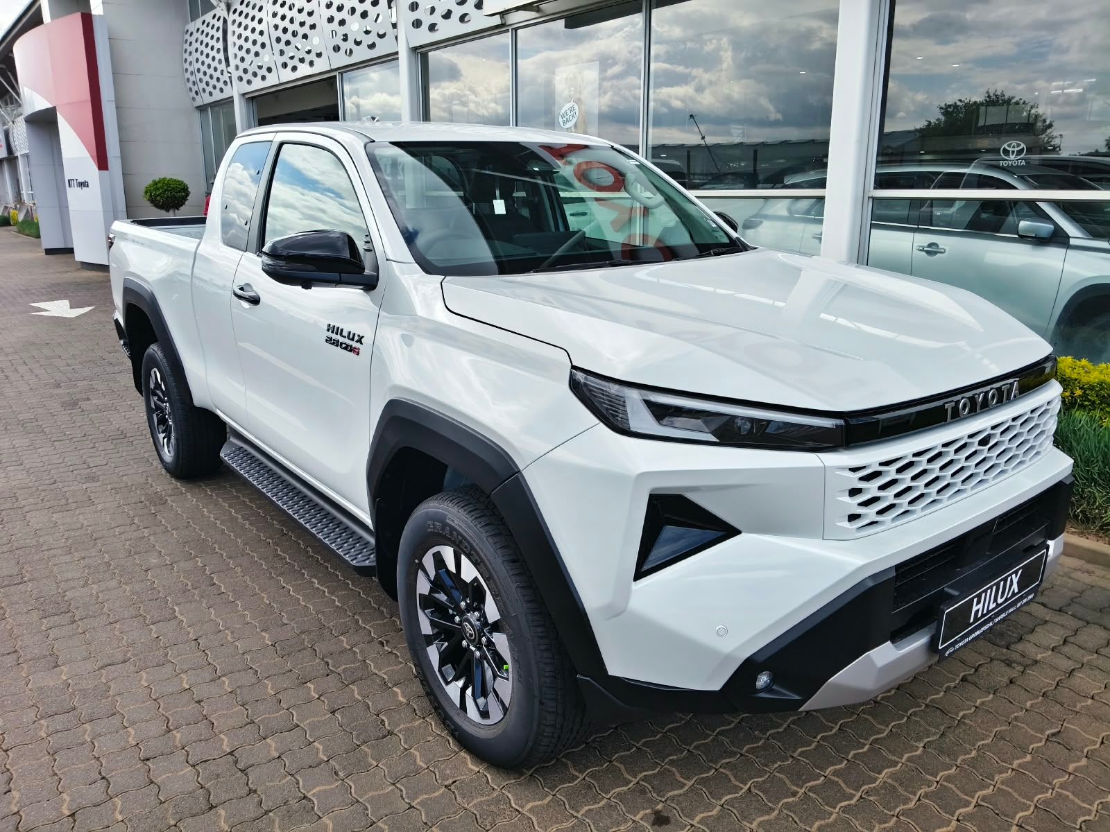 TOYOTA HILUX 2.8 GD-6 RB RAIDER X 4X4 A T P U XTRA CAB for Sale in South Africa