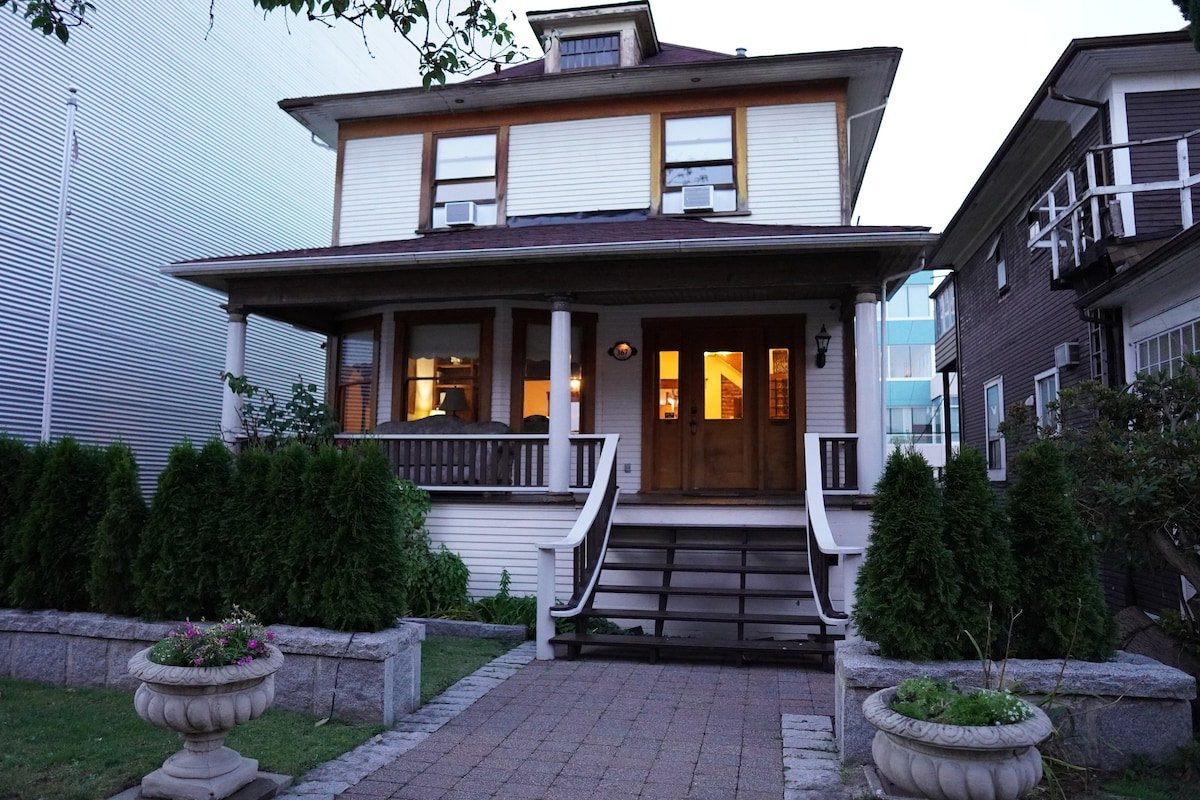 Bright and Spacious, Perfect Location gallery image 4