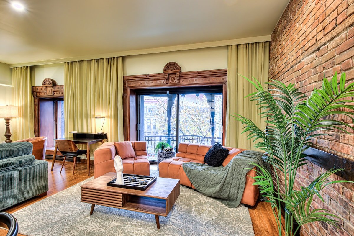 Downtown St Denis 2BR – Oasis Decor High Value VIP gallery image 5