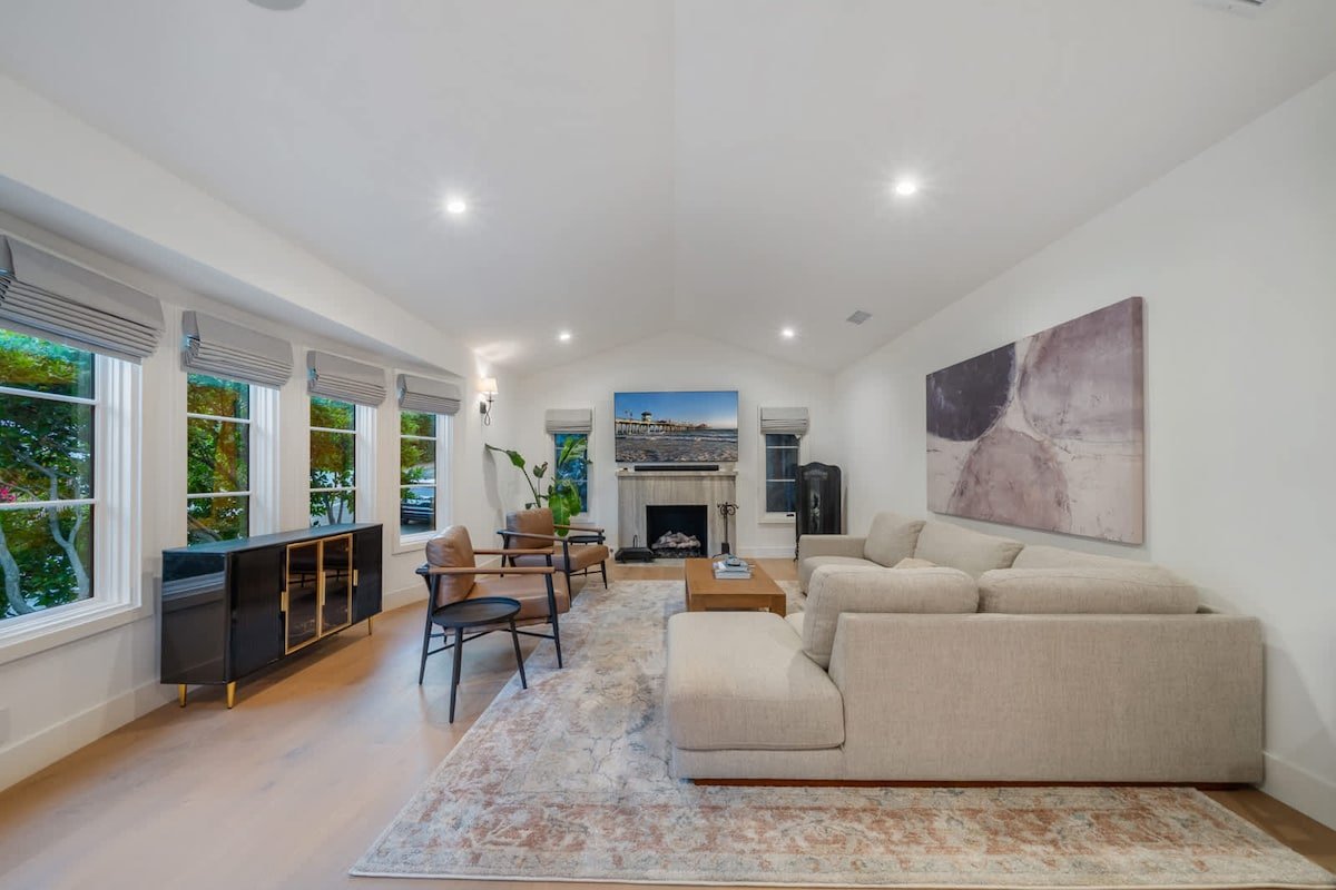 Hollywood Hills Oasis w/ Jacuzzi gallery image 5