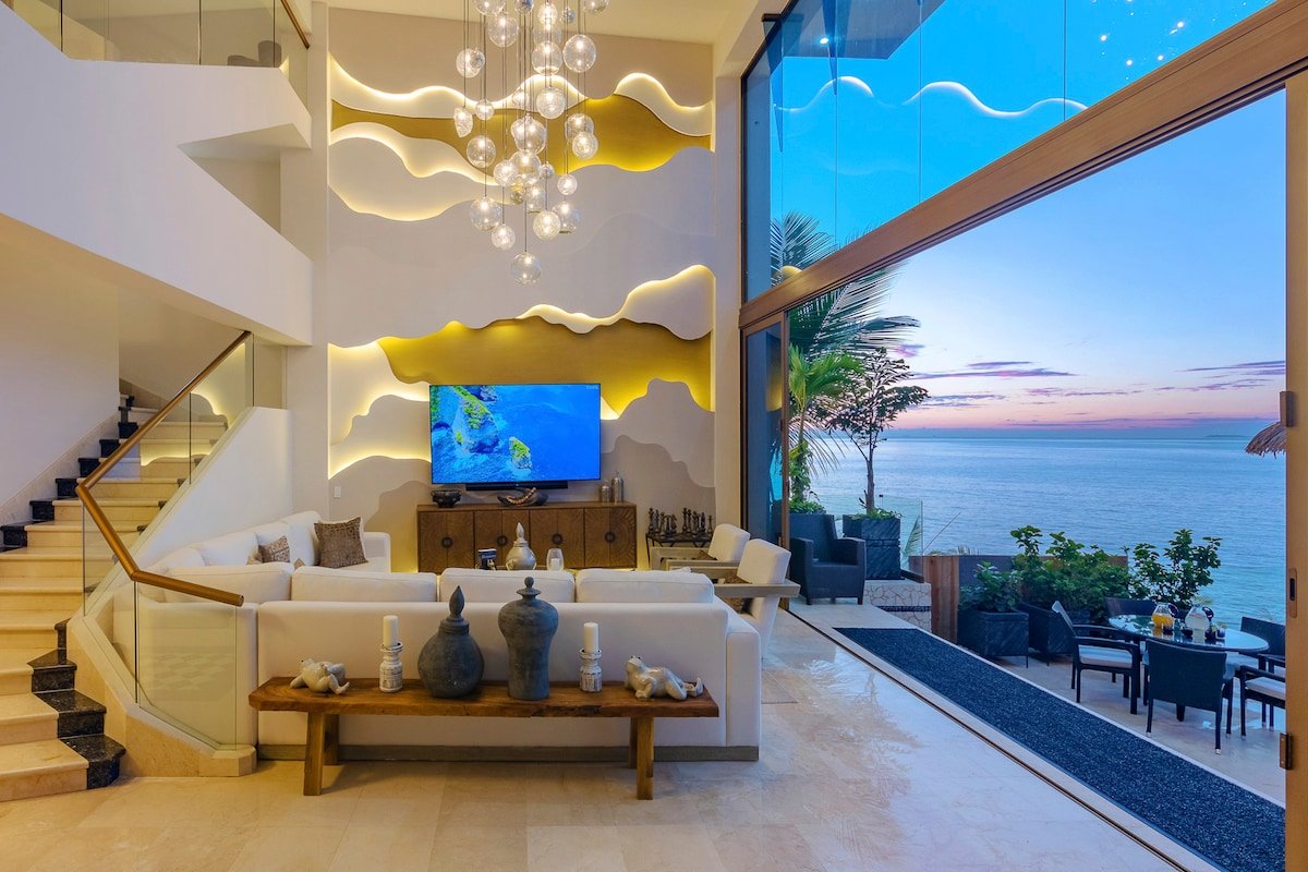 Luxurious Oceanfront Villa