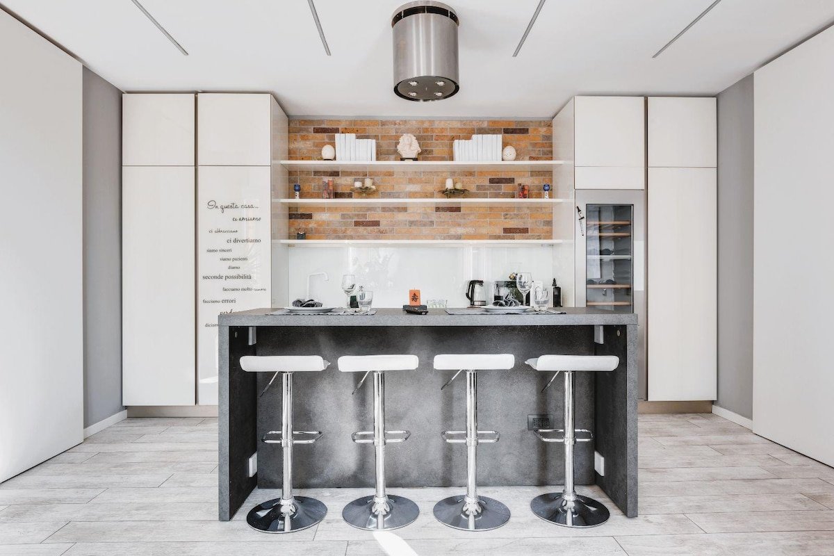 Modern apartment in Milan center gallery image 5