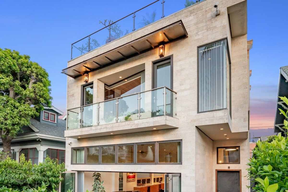 Venice Beachfront Luxury: Ocean View, Spa, Firepit gallery image 5