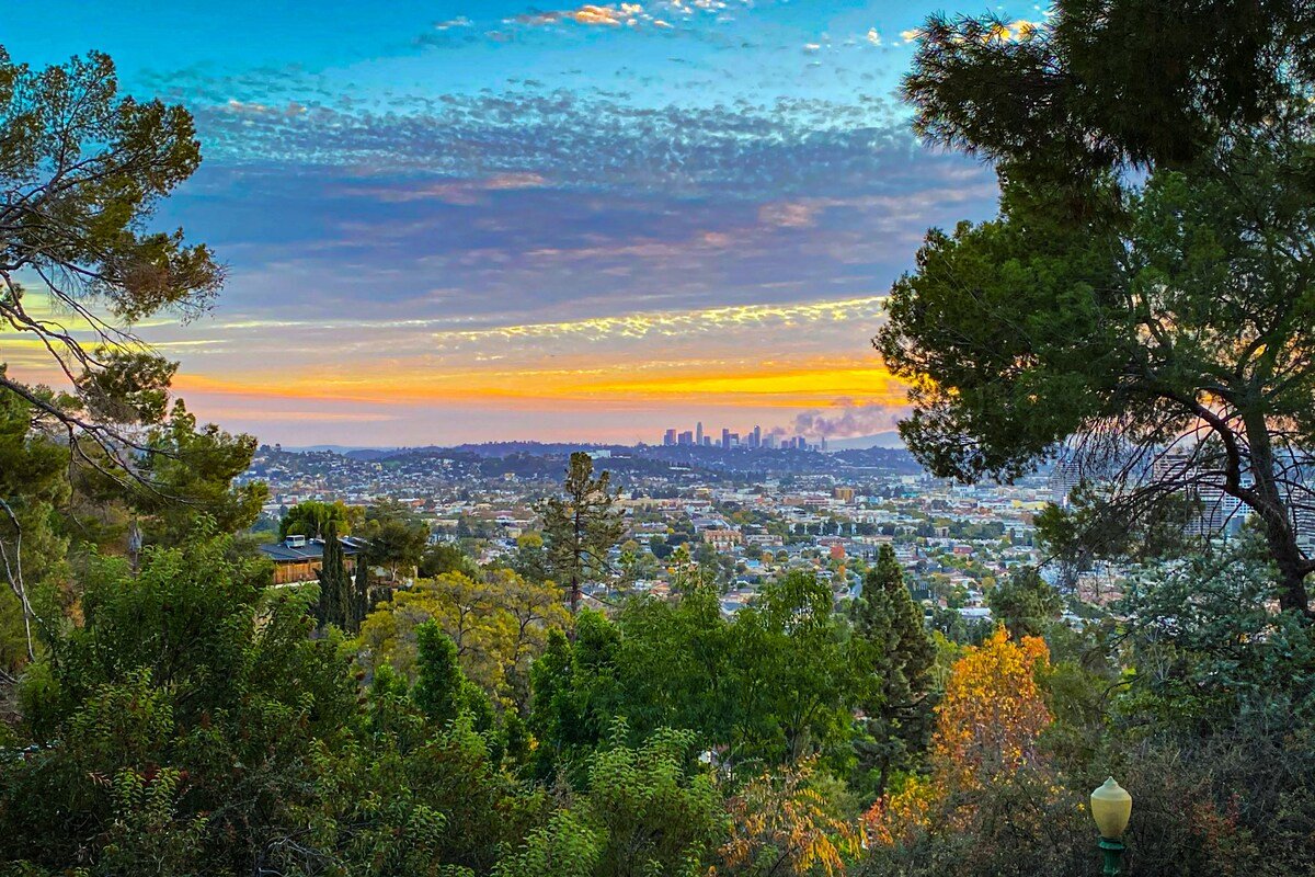 Stunning Glendale Hills Modern Home with Views!! gallery image 3