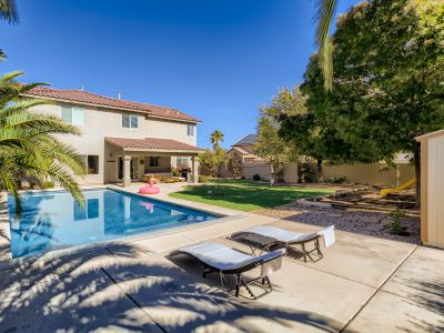 Spacious Luxury Family Retreat with Heated Pool