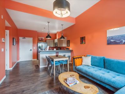 Colorful 2BR/2BA w/ King Bed, Local Art + Secure P