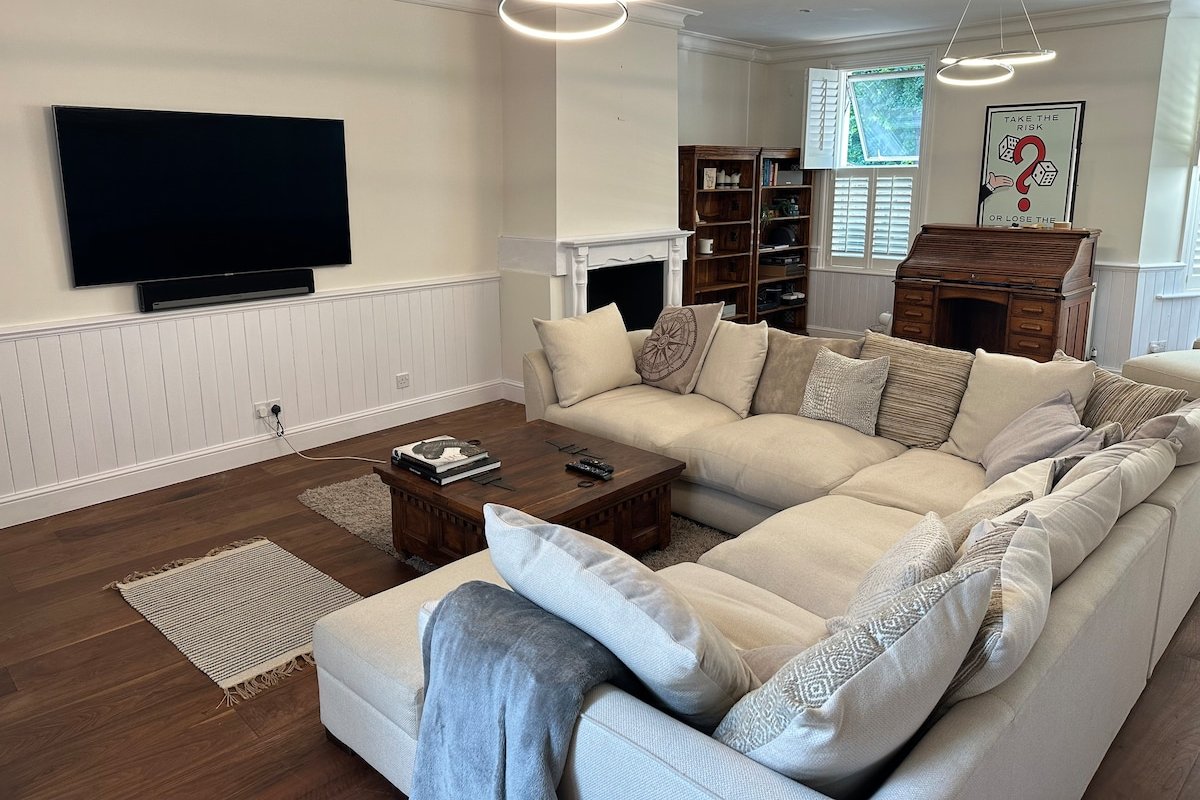 Beautiful home in Chiswick with car parking gallery image 3