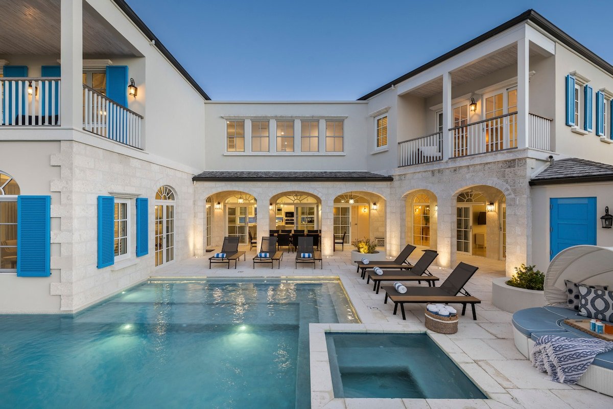 Villa Azzurra – 6 Bedroom Grace Bay Retreat