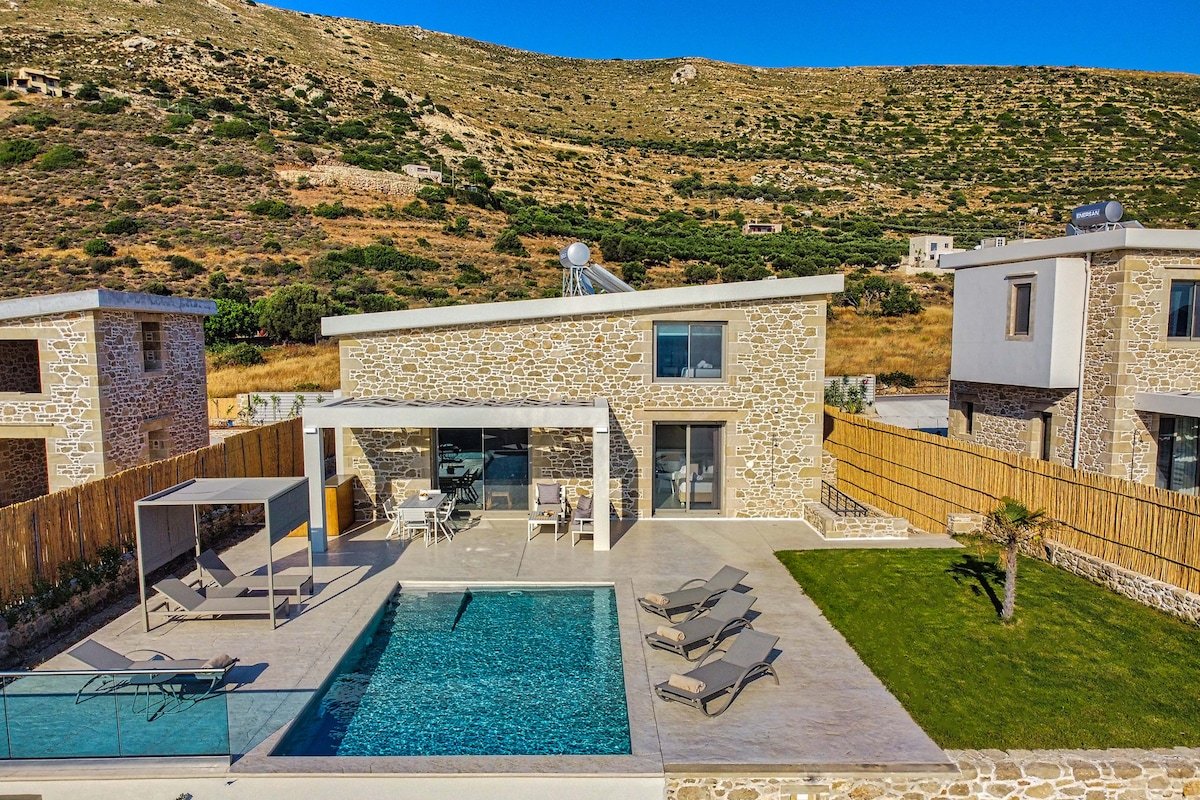 Villa Spira I Free Breakfast & Steps to the Beach! gallery image 5