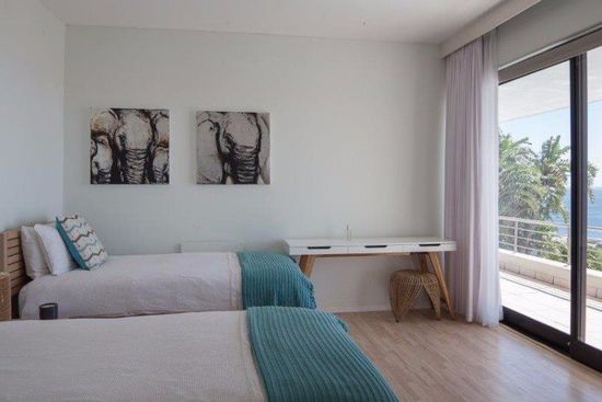 Photo 4 of 48 Sunset Avenue accommodation in Llandudno, Cape Town with 4 bedrooms and 3 bathrooms