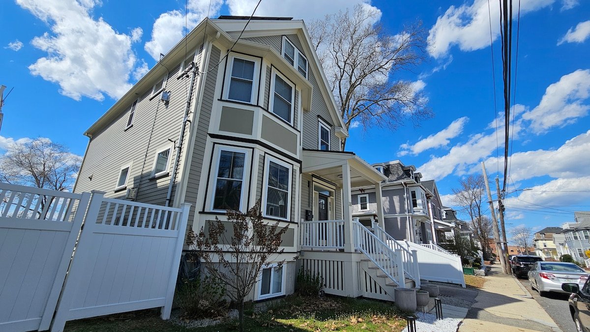 New Build XL Modern Home/UMass/Walk2TeneanBeach gallery image 2