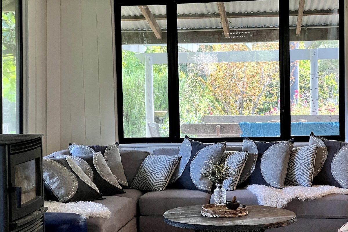 Charming farmhouse in glorious peaceful setting gallery image 4