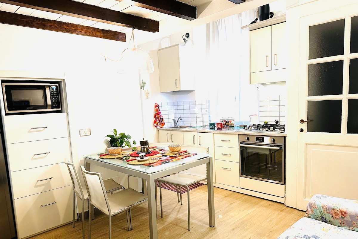 Cosy house in the heart of Navigli Center, Milan gallery image 4