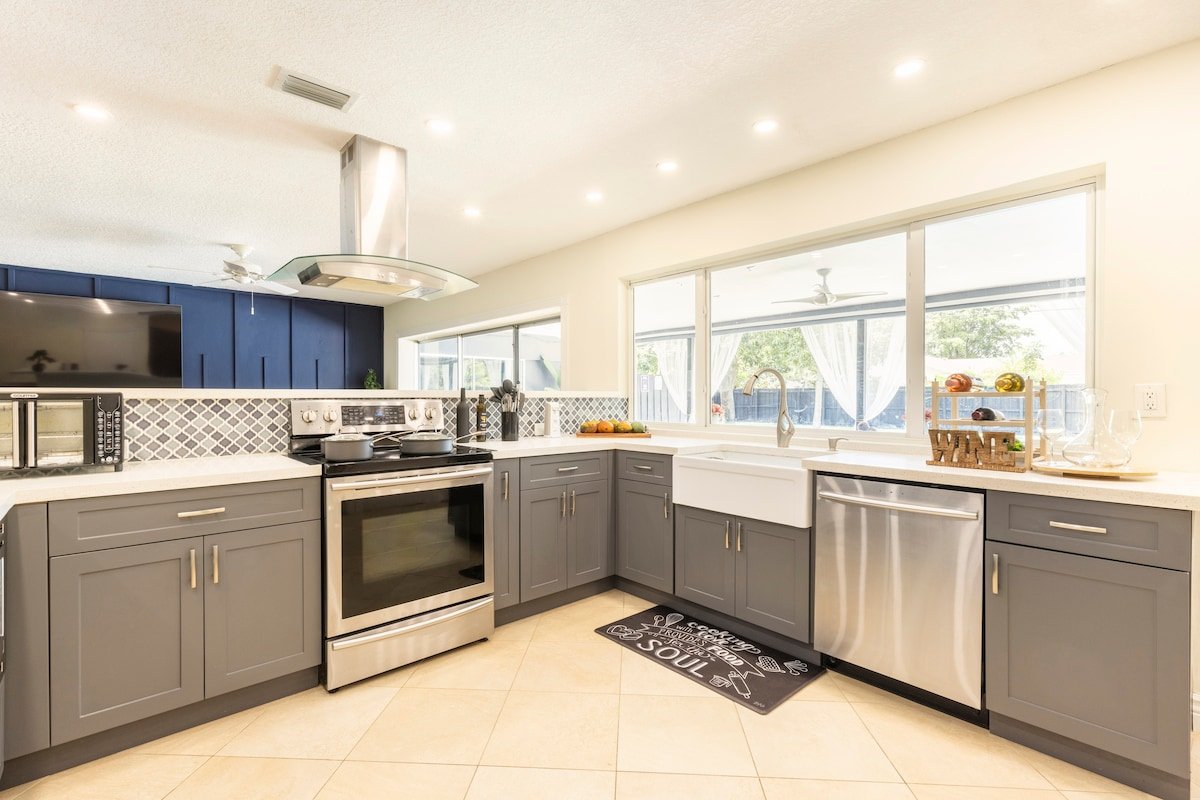 Holiday Pool Home Near Hard Rock for Family Fun gallery image 4