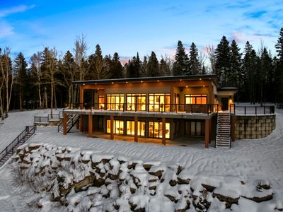 Charming Modern Waterfront Cottage