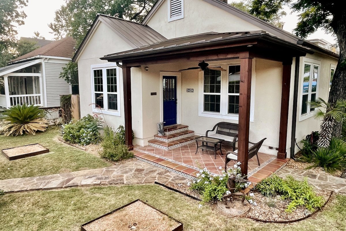 3-DWELLING DOWNTOWN ESTATE ON 3RD ST, Walk DT! gallery image 4