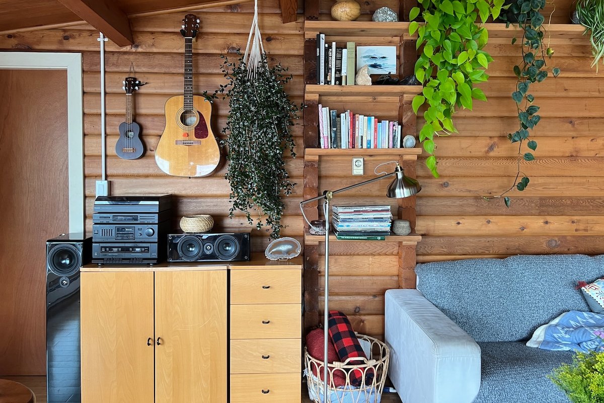 Waterfront Escape Galiano gallery image 3