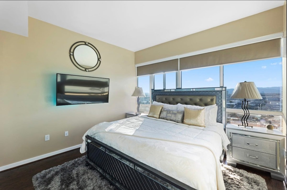 Luxury 2 BDRM Contemporary Condo 0.6 mi from Aria gallery image 5