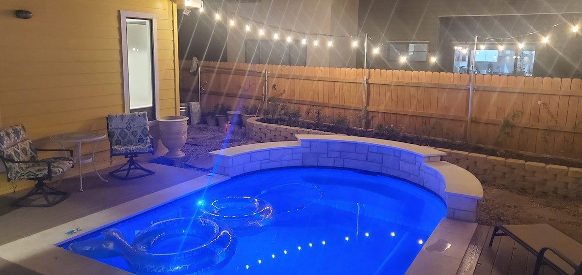 Ideal location w/ Heated Pool! gallery image 3