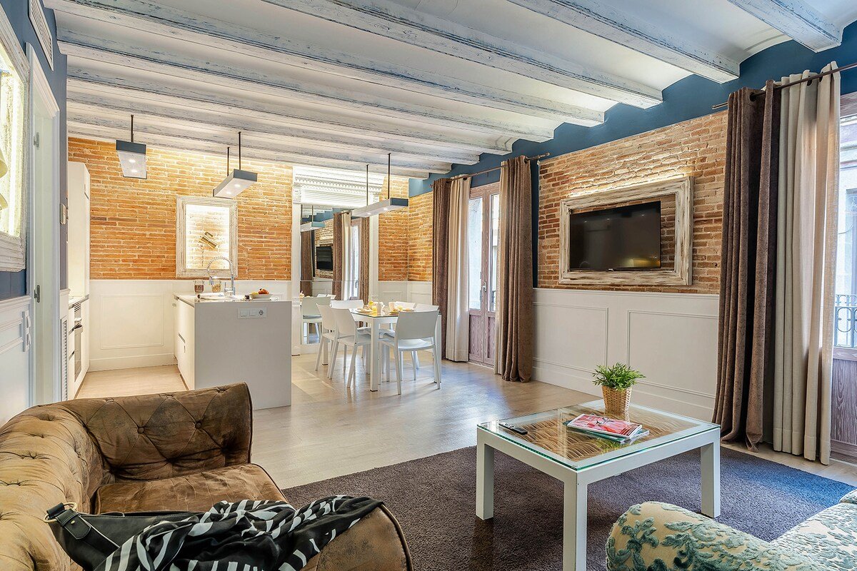 Apt Deluxe with breakfast by Colon EnjoyBCN Apts gallery image 3
