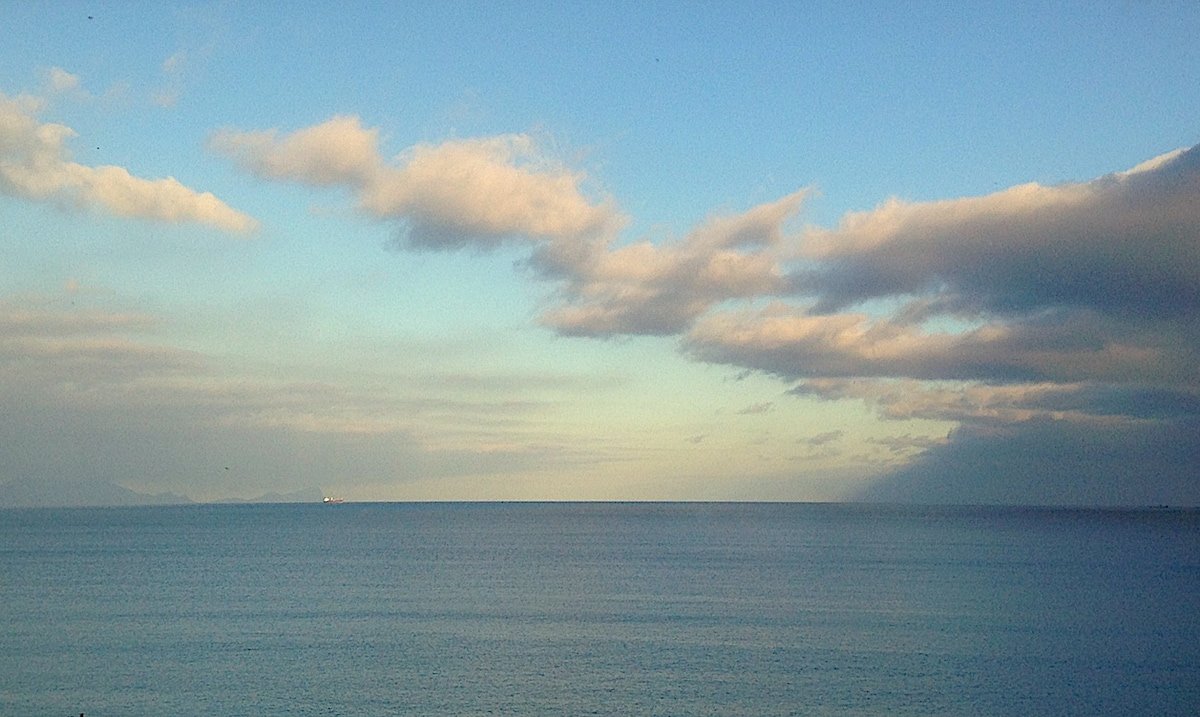 Contemporary beach house with elevated sea views. gallery image 5