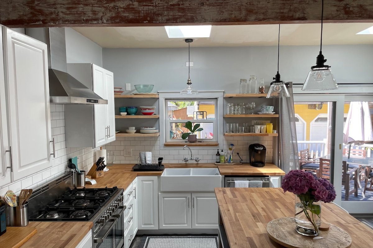 Sunlit Surf Retreat gallery image 3