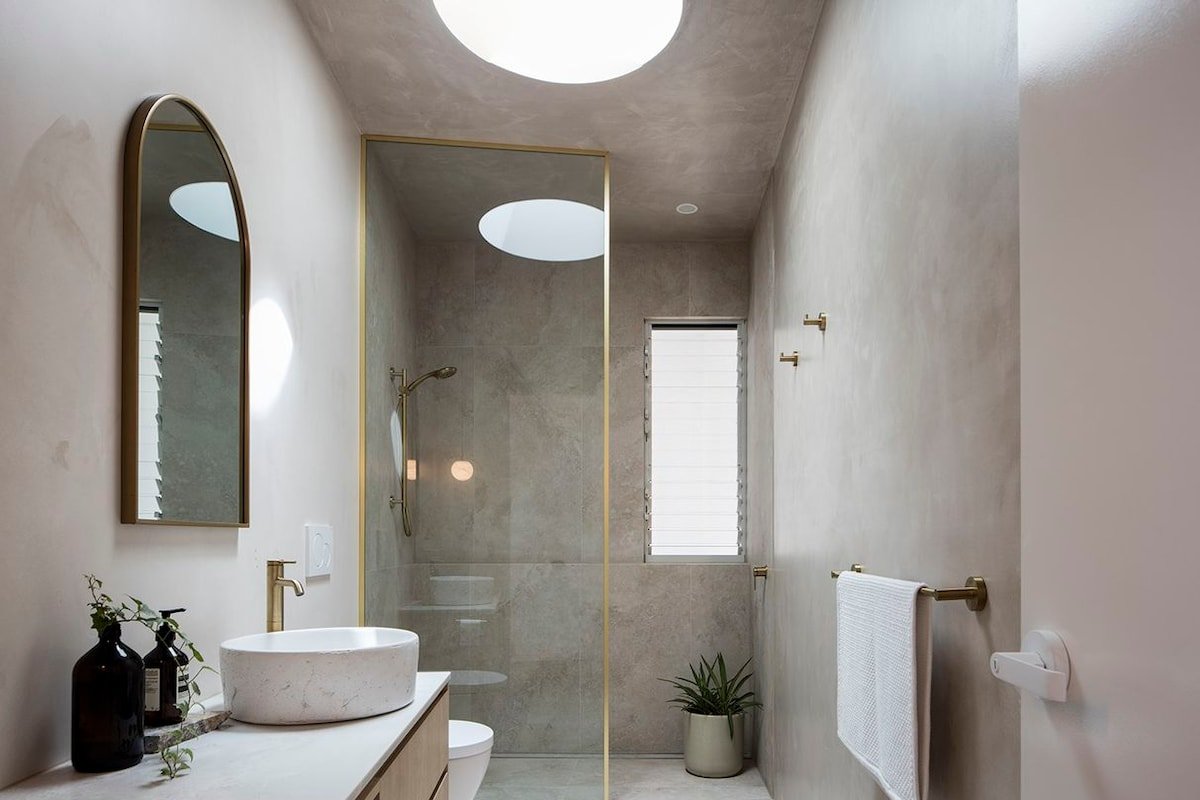 Designer Beachfront Retreat Poolside Family Pets gallery image 2