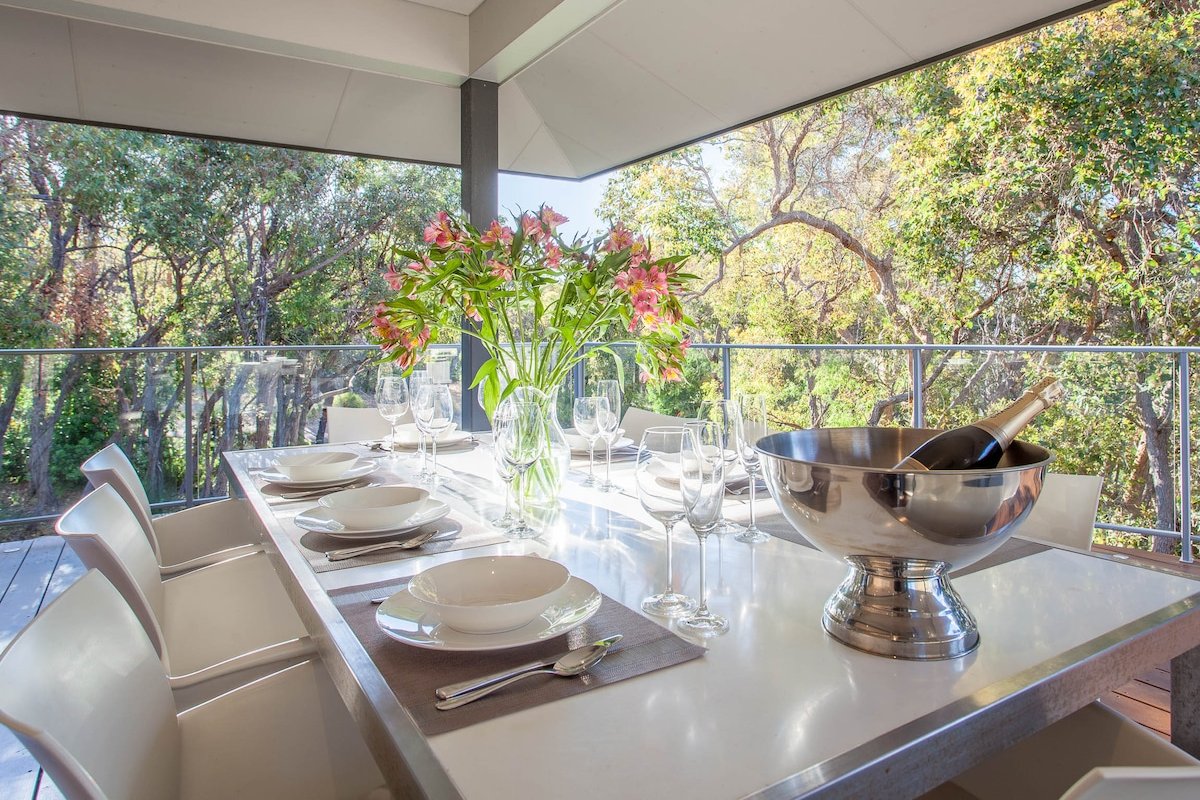 Deck House I Private Properties gallery image 3