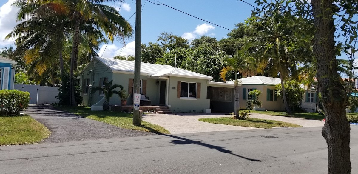 The Best beach block Location in Deerfield Beach! gallery image 3