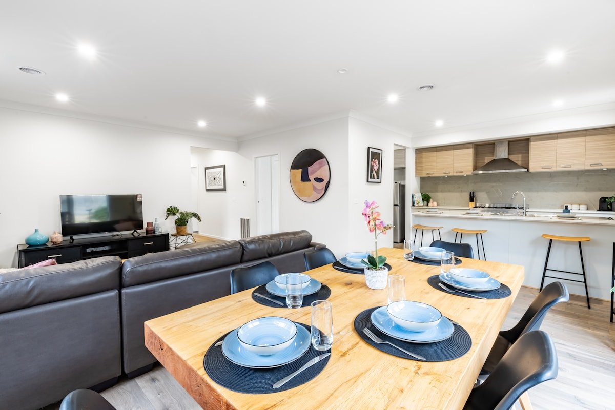 Bayside retreat, relax, enjoy! gallery image 3