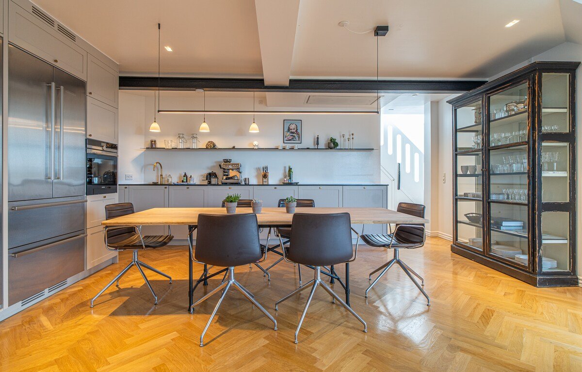 Heart of the city Penthouse with rooftop terrace gallery image 3