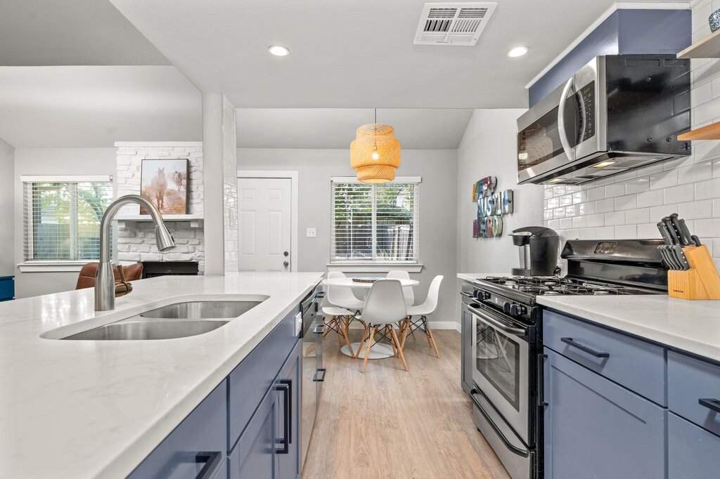 Great for Groups-2 Homes | Near Downtown gallery image 4